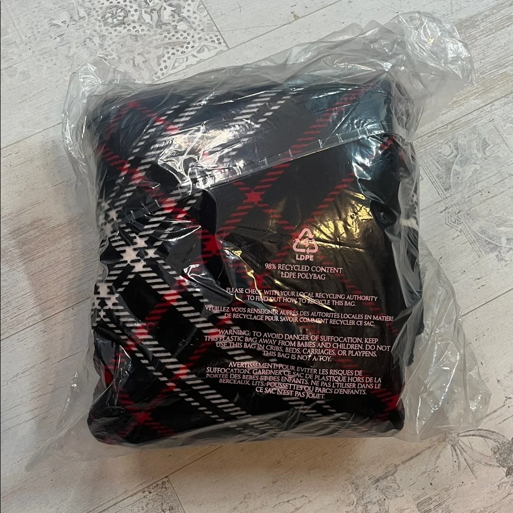 Victoria's Secret 2025 Holiday Black and Red Plaid Cozy Fleece Blanket